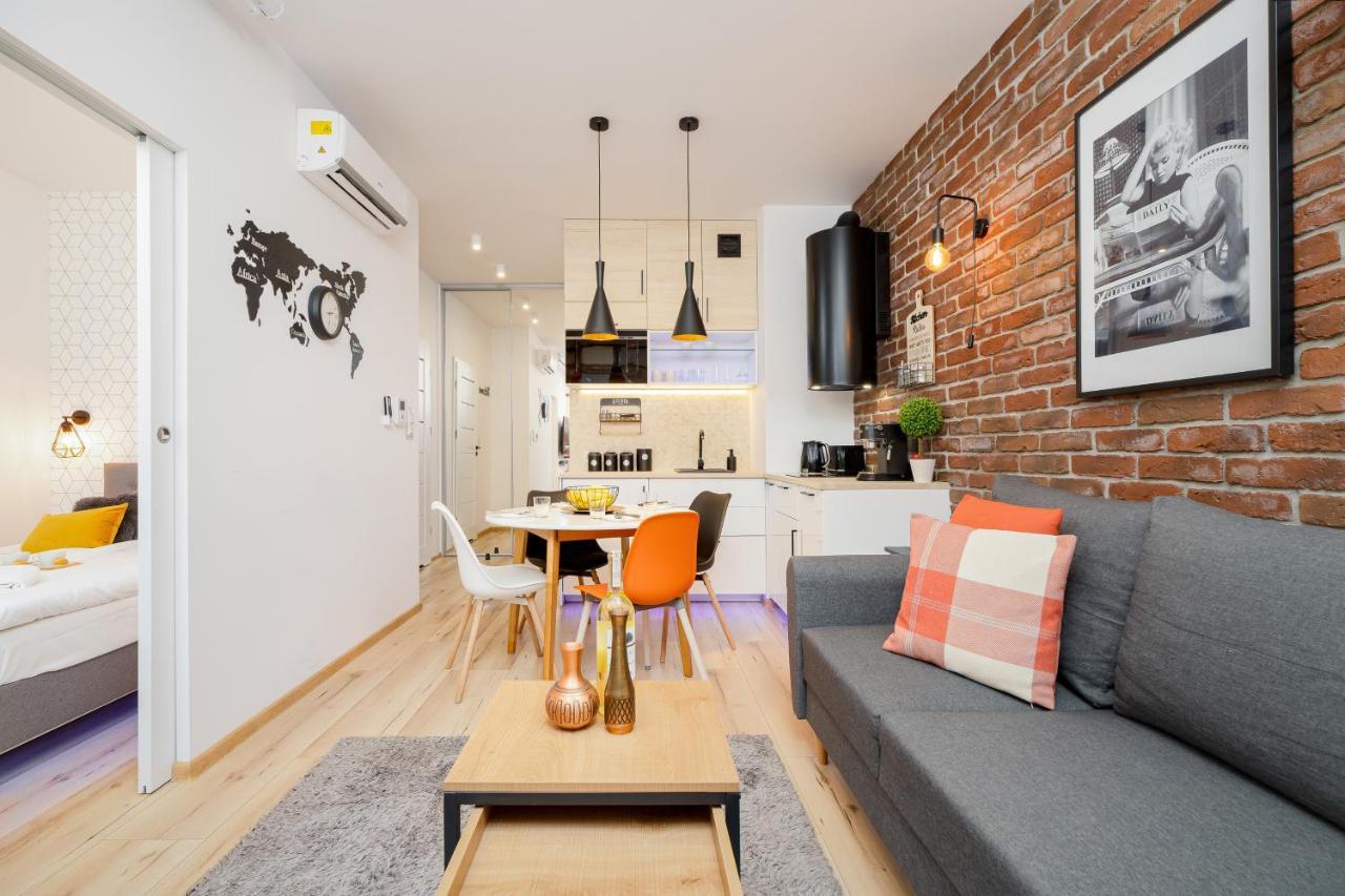 Movie Jacuzzi Apartment At The Main Station By Noclegi Renters Kraków Zewnętrze zdjęcie