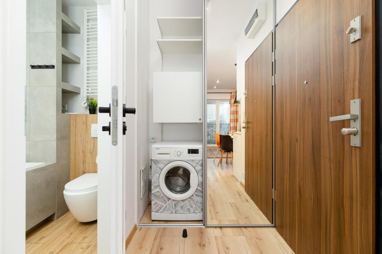 Movie Jacuzzi Apartment At The Main Station By Noclegi Renters Kraków Zewnętrze zdjęcie